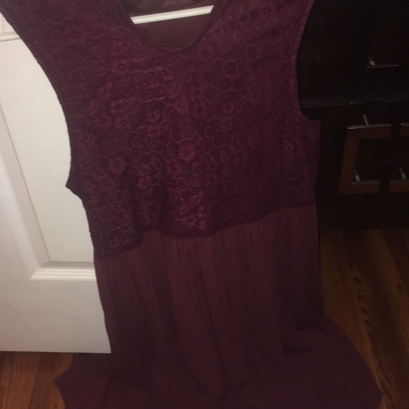 Burgundy lace dress - Picture 2 of 2